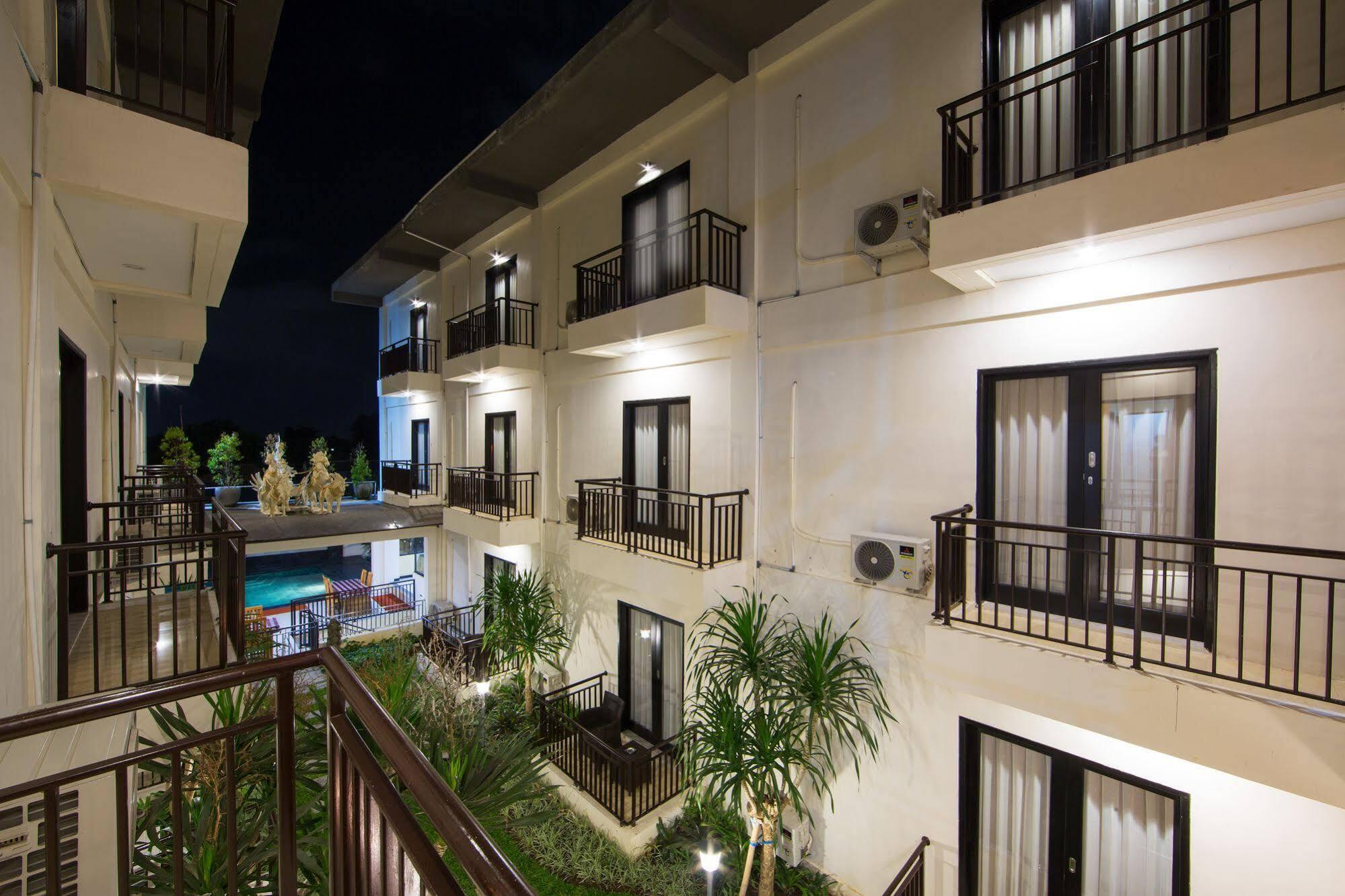 เรดดอร์ซ พลัส เนียร์ มอลล์บาหลีกาเลเรีย 2 Hotel เดนปาซาร์ ภายนอก รูปภาพ