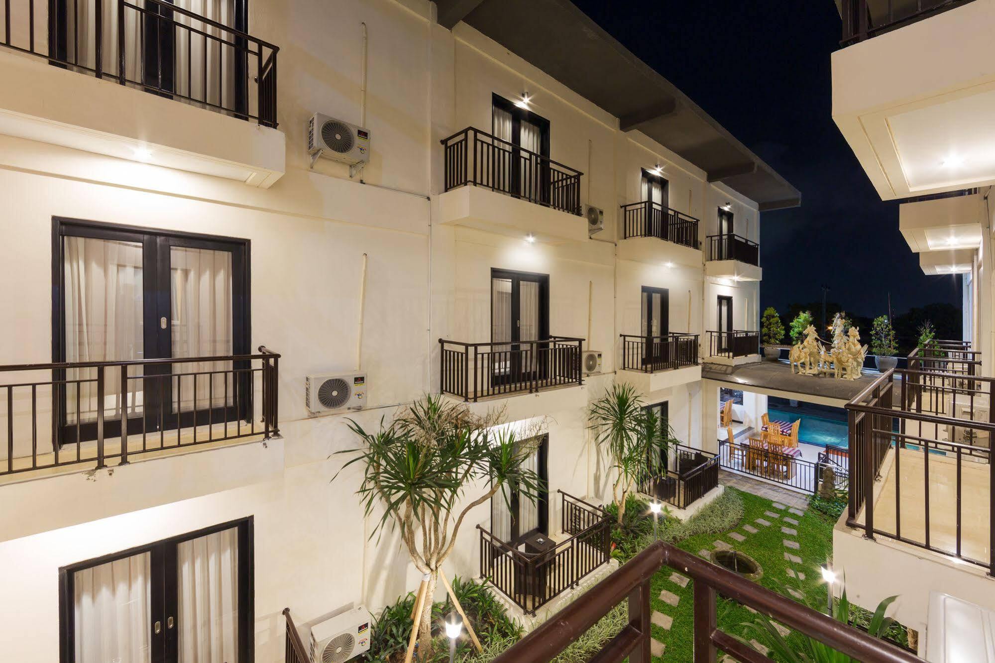 เรดดอร์ซ พลัส เนียร์ มอลล์บาหลีกาเลเรีย 2 Hotel เดนปาซาร์ ภายนอก รูปภาพ