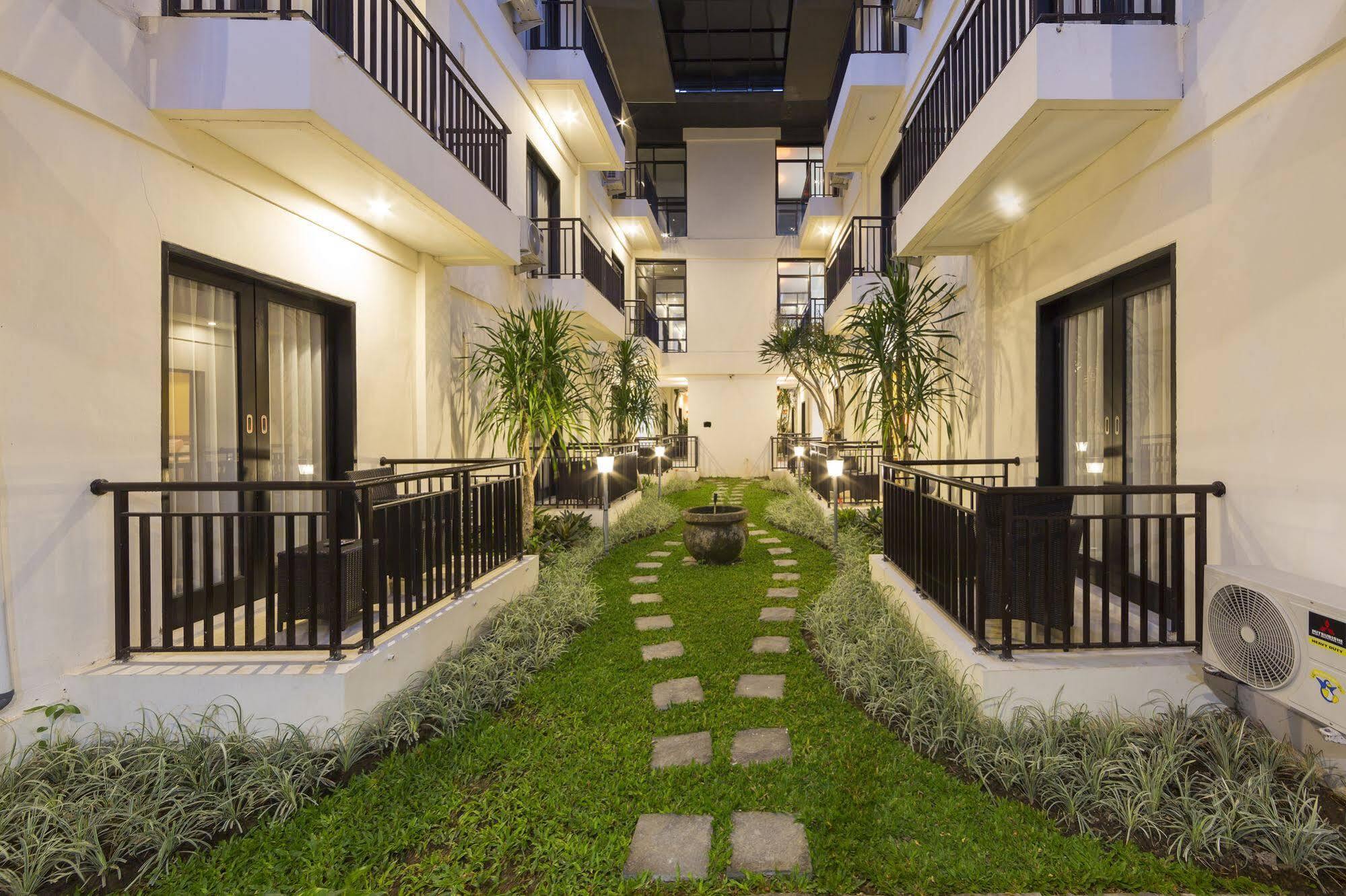 เรดดอร์ซ พลัส เนียร์ มอลล์บาหลีกาเลเรีย 2 Hotel เดนปาซาร์ ภายนอก รูปภาพ