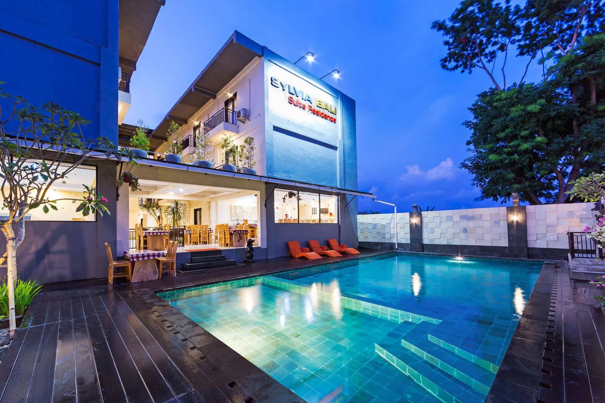เรดดอร์ซ พลัส เนียร์ มอลล์บาหลีกาเลเรีย 2 Hotel เดนปาซาร์ ภายนอก รูปภาพ